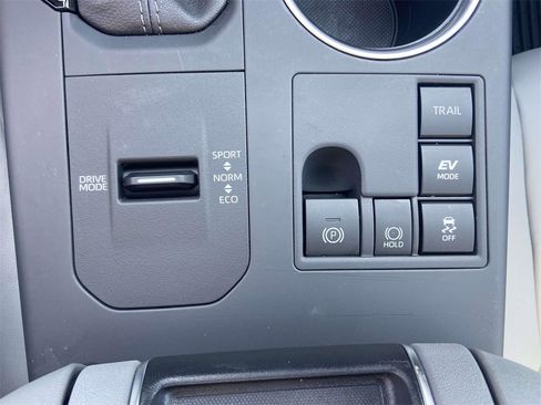 Used 2025 Toyota Highlander XLE image 26