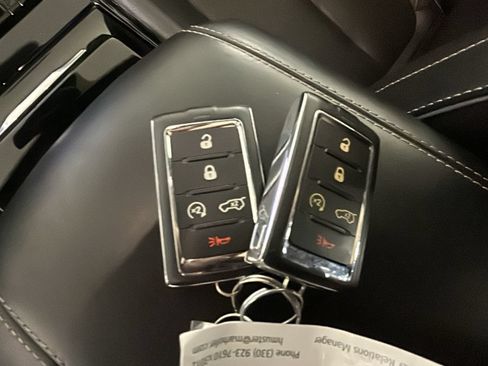 Used 2023 Jeep Grand Cherokee Overland AWD/4WD image 23