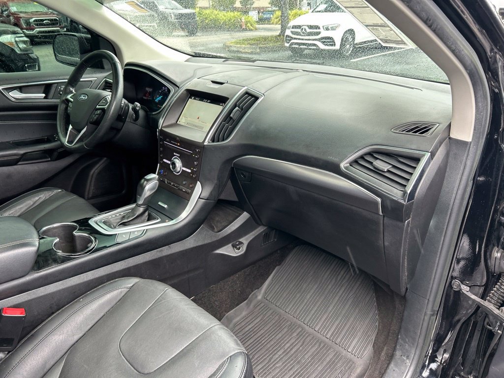 Used 2018 Ford Edge Titanium w/ Equipment Group 302A AWD/4WD image 38