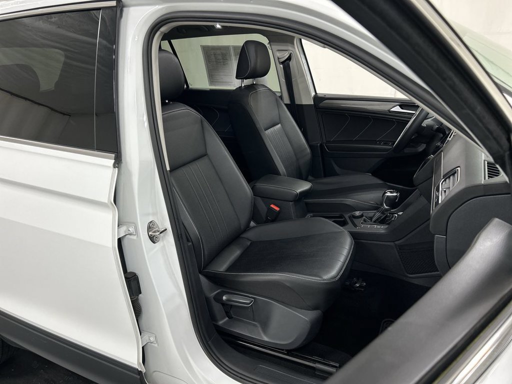 Used 2022 Volkswagen Tiguan SE w/ Panoramic Sunroof Package AWD/4WD image 23