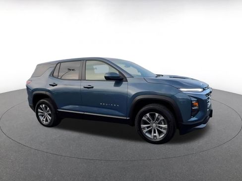Used 2025 Chevrolet Equinox LT image 2