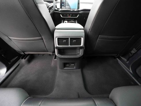 Used 2024 Volkswagen Atlas Cross Sport SE image 22