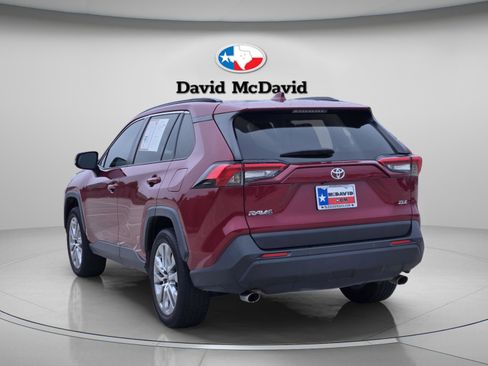 Used 2020 Toyota RAV4 XLE Premium FWD image 4