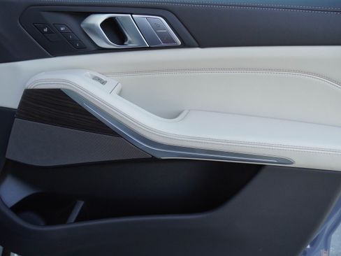 Used 2026 BMW X7 xDrive40i w/ Executive Package image 31