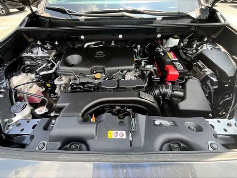 Used 2021 Toyota RAV4 LE AWD/4WD image 10