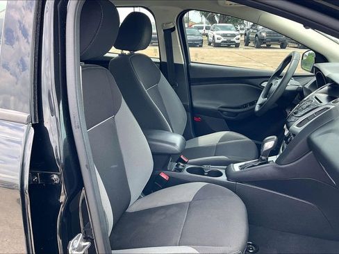 Used 2014 Ford Focus SE FWD image 29