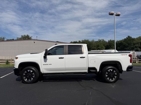 Used 2020 Chevrolet Silverado 2500 Custom w/ Custom Value Package AWD/4WD image 4