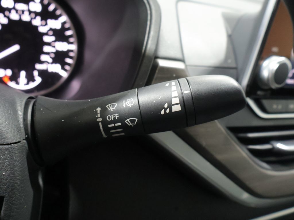 Used 2025 Nissan Altima 2.5 SV AWD/4WD image 37