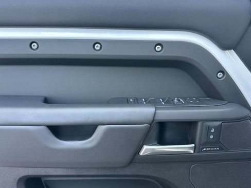 Used 2025 Land Rover Defender 110 S image 12