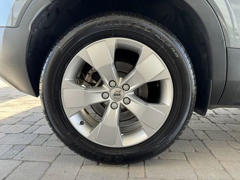 Used 2021 Volvo XC40 T5 Momentum image 32