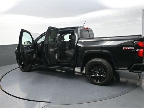 Used 2025 Chevrolet Colorado Z71 w/ Technology Package image 39