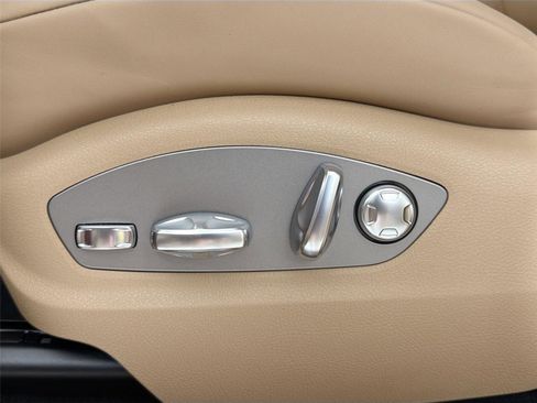 Certified 2026 Porsche Macan AWD/4WD image 32