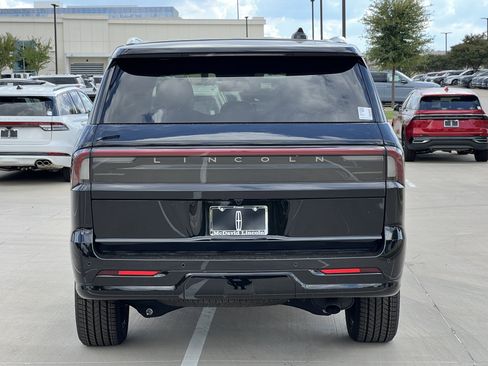 New 2025 Lincoln Navigator Reserve image 8