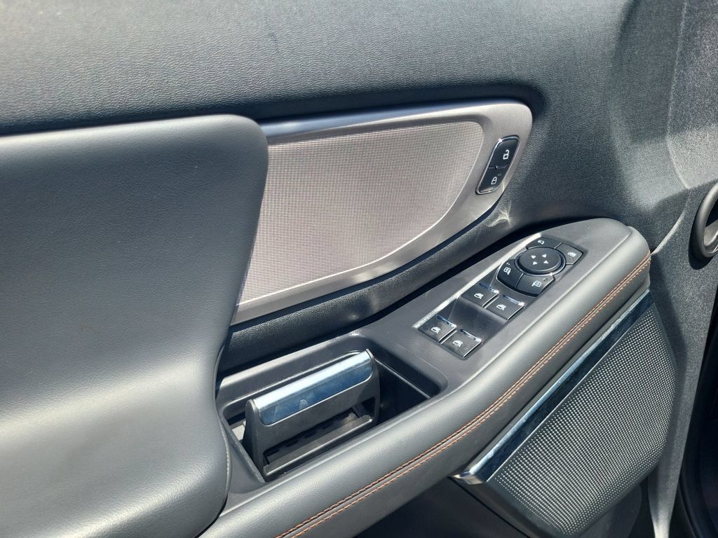 Used 2025 Ford Expedition Active RWD image 10