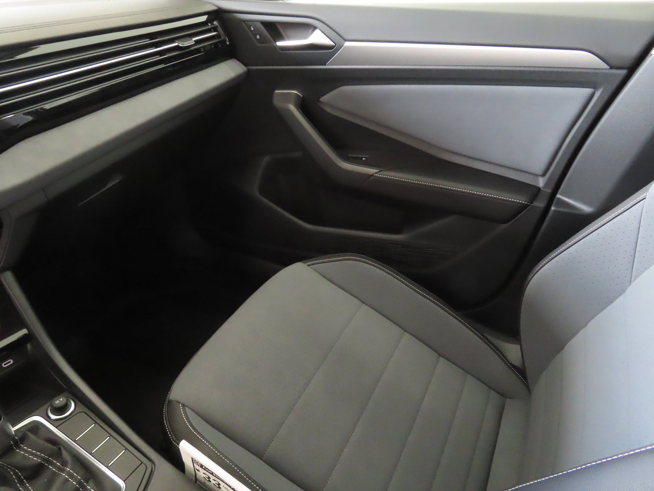 Used 2026 Volkswagen Jetta SE FWD image 18