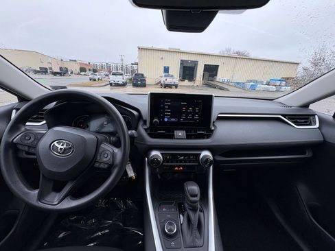 Used 2025 Toyota RAV4 LE image 32