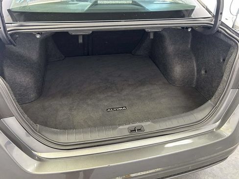 Used 2025 Nissan Altima 2.5 SV FWD image 11