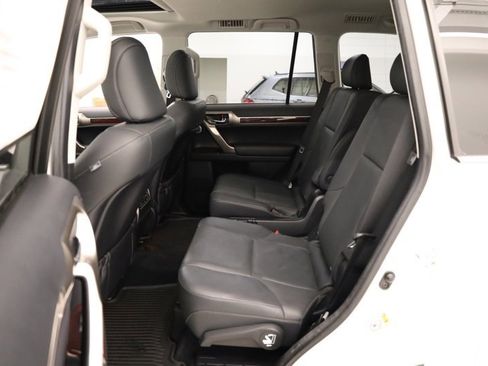 Used 2019 Lexus GX 460 Luxury w/ Sport Design Package image 40