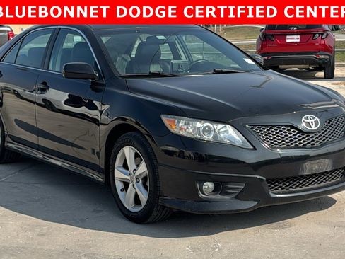 Used 2010 Toyota Camry image 3