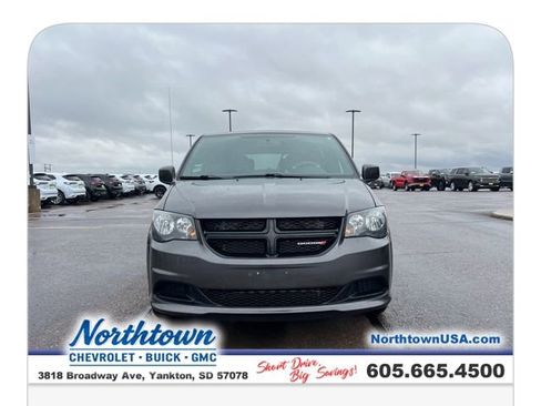 Used 2017 Dodge Grand Caravan SE FWD image 3