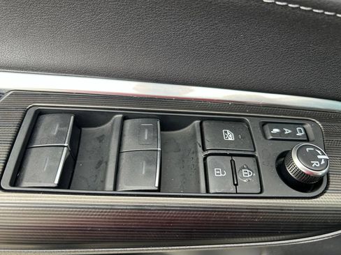 Used 2024 Toyota Venza Nightshade AWD/4WD image 18