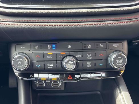 Used 2024 Dodge Durango GT image 19