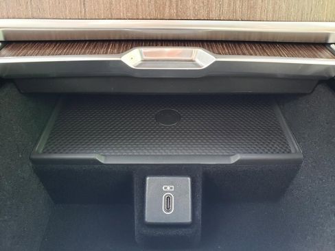 New 2026 Land Rover Range Rover SE image 26