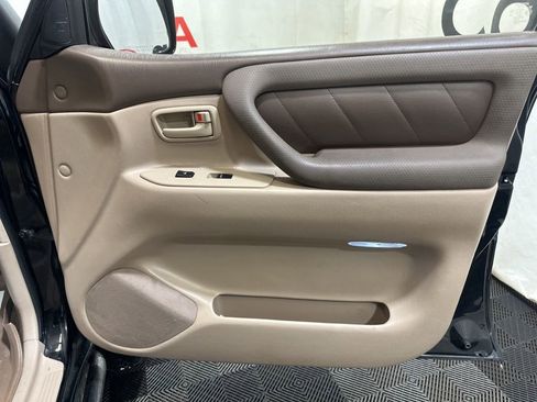 Used 2002 Toyota Land Cruiser image 11