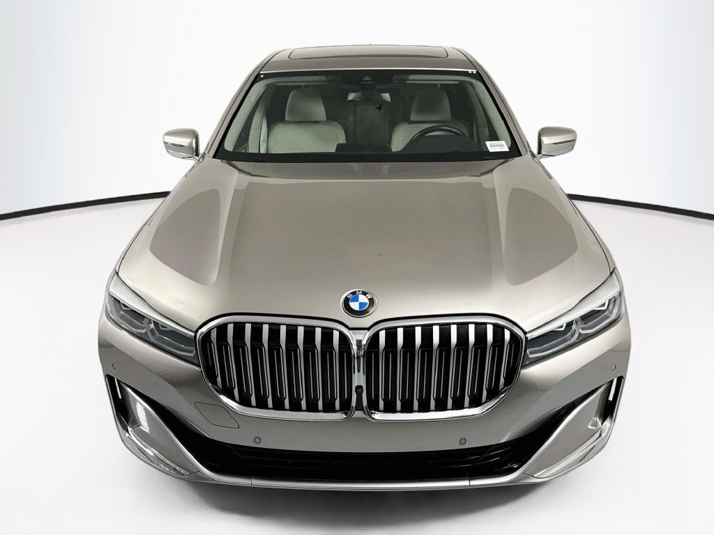 Used 2022 BMW 740i w/ Premium Package RWD image 2