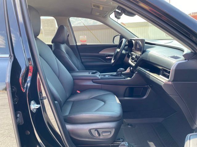 Certified 2025 Toyota Grand Highlander AWD image 19