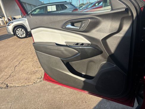 Used 2025 Chevrolet Trax LT image 20