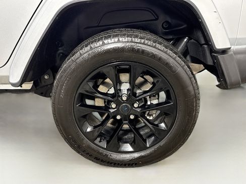 Used 2024 Jeep Wrangler Unlimited Sahara image 29