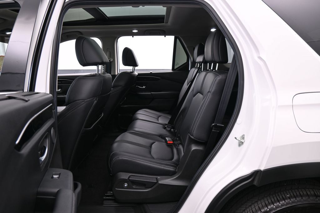 Used 2025 Honda Pilot Touring image 34