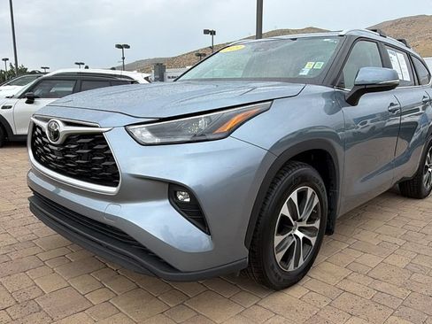 Used 2023 Toyota Highlander XLE AWD/4WD image 7
