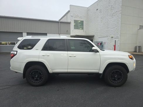 Used 2016 Toyota 4Runner SR5 Premium image 4