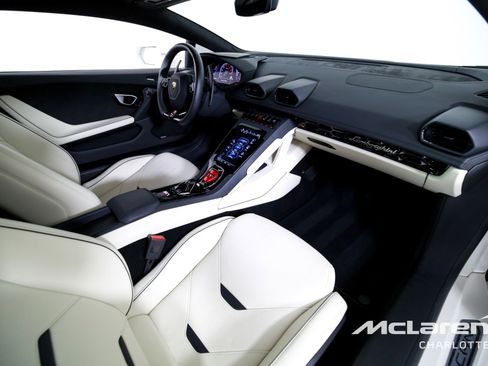 Used 2022 Lamborghini Huracan EVO image 20