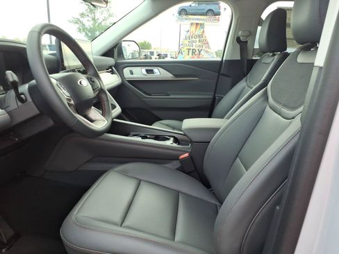 Used 2026 Ford Explorer Active w/ Active Comfort Package RWD image 10