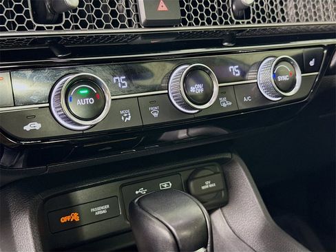 Used 2022 Honda Civic Touring image 17