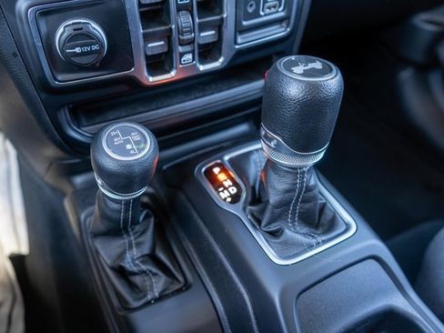 Used 2024 Jeep Wrangler Unlimited w/ Convenience Group image 21