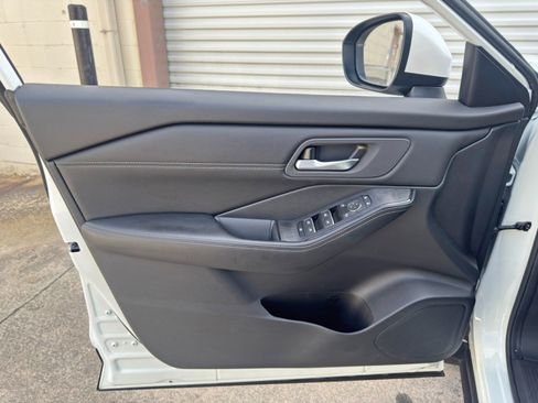 Used 2024 Nissan Rogue SV w/ SV Premium Package FWD image 37