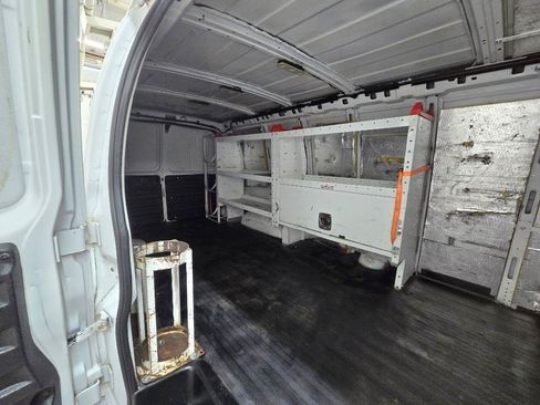 Used 2017 Chevrolet Express 2500 Extended RWD image 15