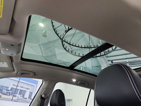 New 2026 Volkswagen Atlas SE FWD image 17