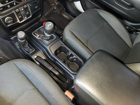 Used 2025 Jeep Wrangler Unlimited Sport AWD/4WD image 23