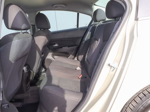 Used 2016 Chevrolet Cruze LT image 8