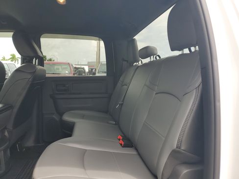 Used 2024 RAM 2500 Tradesman w/ Chrome Appearance Group image 12