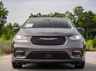 Used 2023 Chrysler Pacifica Touring-L FWD video 2