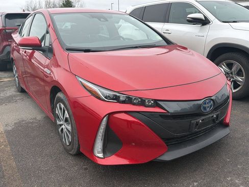 Used 2021 Toyota Prius Prime XLE image 3