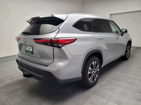 Used 2022 Toyota Highlander XLE image 9