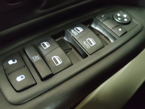 Used 2019 Dodge Grand Caravan SE FWD image 27
