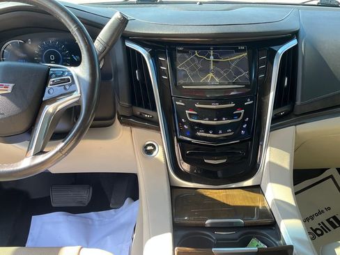Used 2020 Cadillac Escalade ESV Luxury image 22